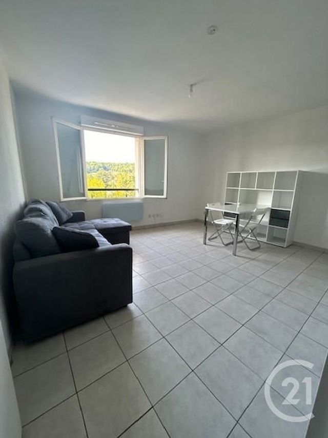 Appartement Studio à louer - 1 pièce - 25.5 m2 - COULOMMIERS - 77 - ILE-DE-FRANCE - Century 21 A.S.M.