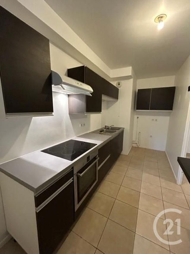 Appartement F2 à louer - 2 pièces - 39.8 m2 - COULOMMIERS - 77 - ILE-DE-FRANCE - Century 21 A.S.M.